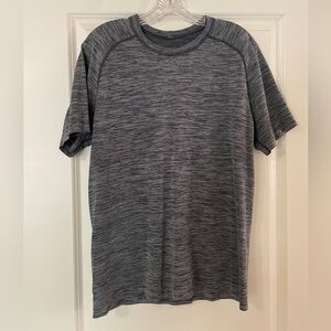 Lululemon men’s Metal Vent Tee-Wool, size M